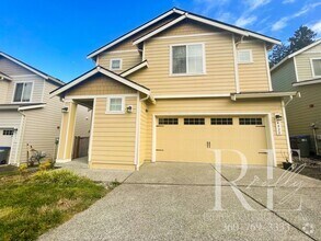 Building Photo - Spacious 4 Bedroom In Prime Location!
