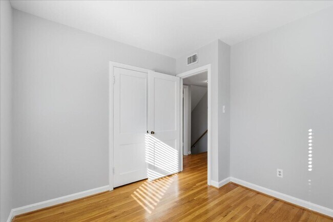 Building Photo - 403 S Veitch St