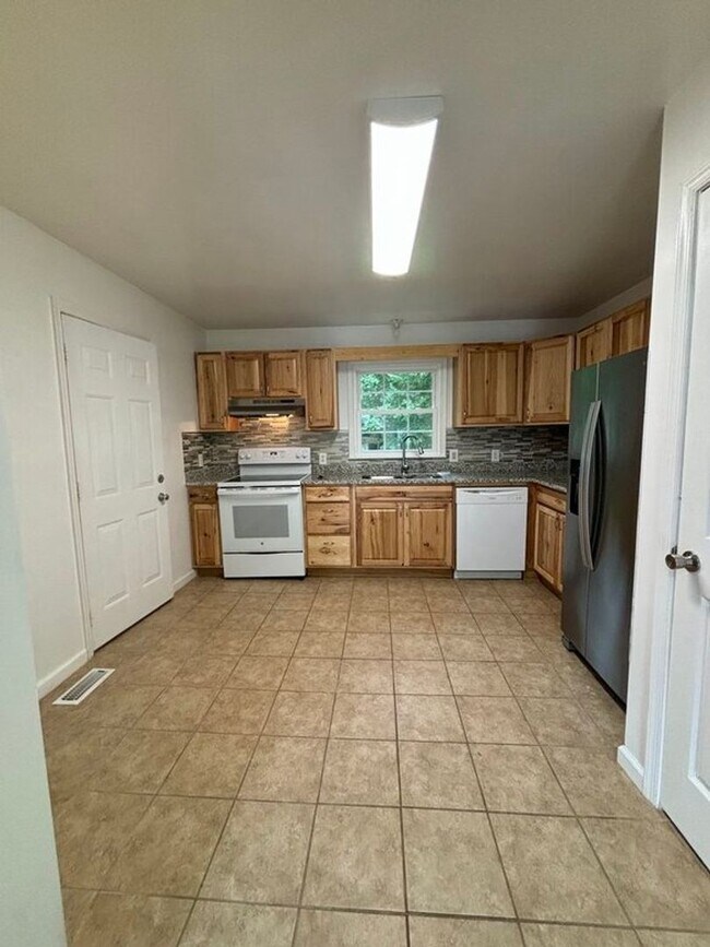 Building Photo - 163 Alva Cir
