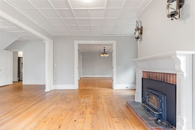 Building Photo - 187 Pleasant St