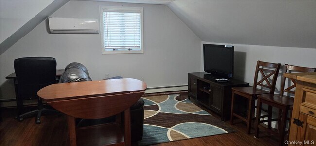 Building Photo - 140 10th Ave