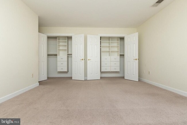 Building Photo - 14209 Floral Park Dr