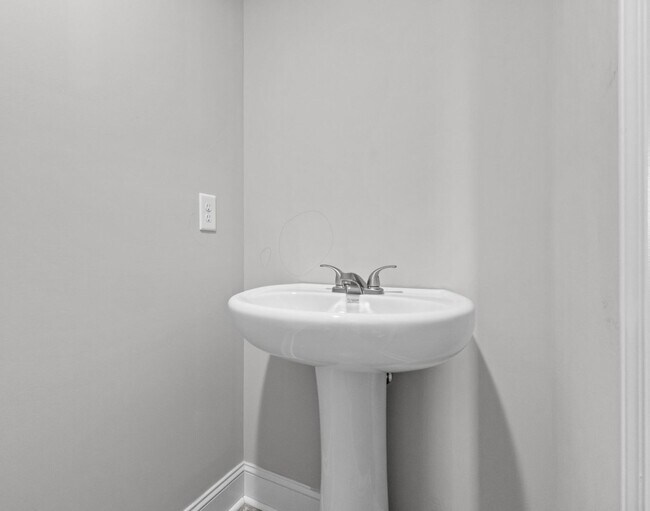 Building Photo - Beautiful New Build Available Now!