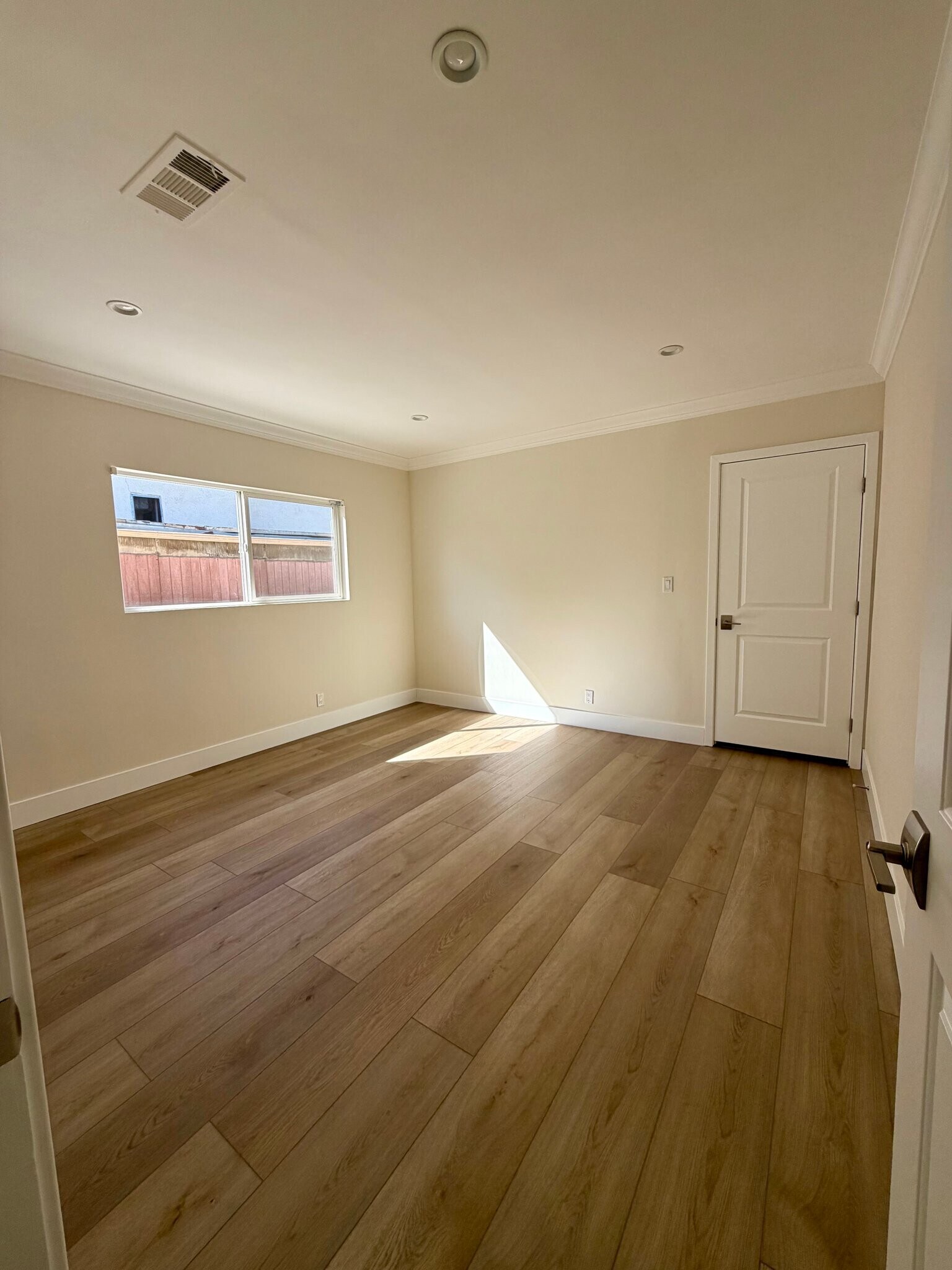 Building Photo - 10622 McVine Ave