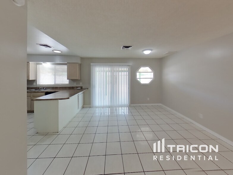 Building Photo - 1824 W Cheyenne Dr