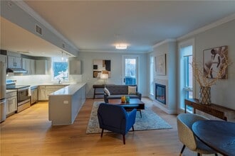 Building Photo - 105 W Court St