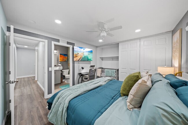 Building Photo - 10983 Parkdale Ave