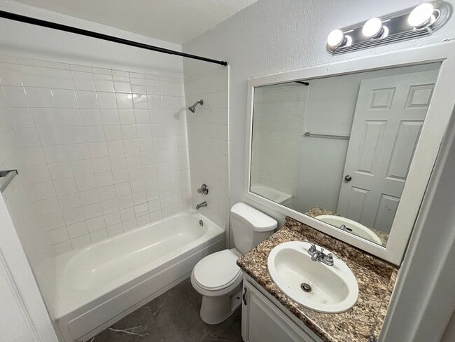 Building Photo - Charming 3Bed/1Bath apartment located in North Las Vegas— Enjoy Rent-Free Holidays!