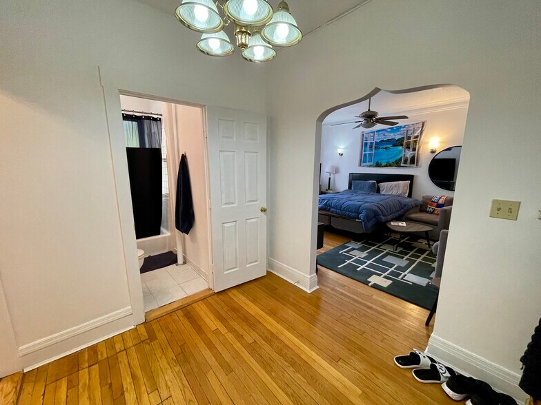 Building Photo - 141 Englewood Ave