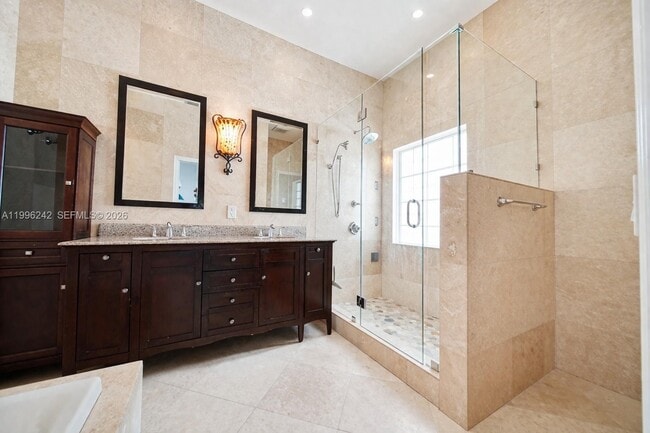 Building Photo - 717 Tanglewood Cir