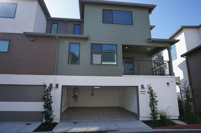 Building Photo - Beautiful Walnut Creek Townhome!