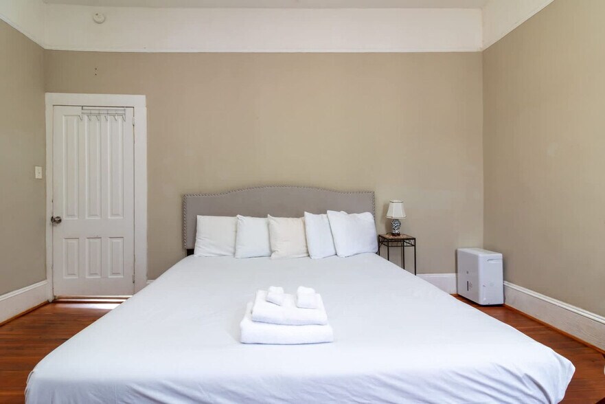 Building Photo - 737 3rd Ave