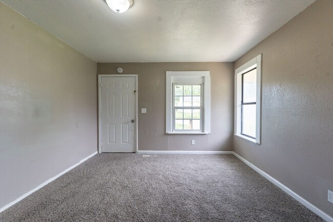 Building Photo - Rent to Own in Midwest City!