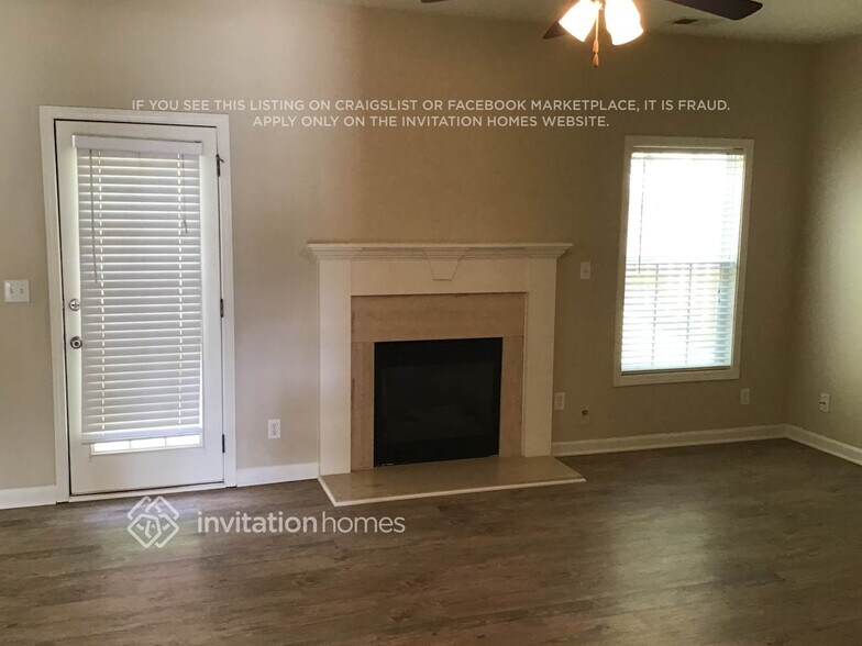 Building Photo - 80 Persian Ivy Way