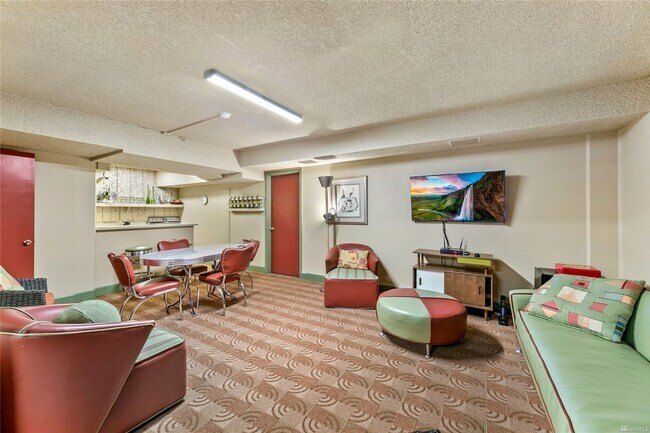 Building Photo - Spacious 1 bed/1bath, Parking included!