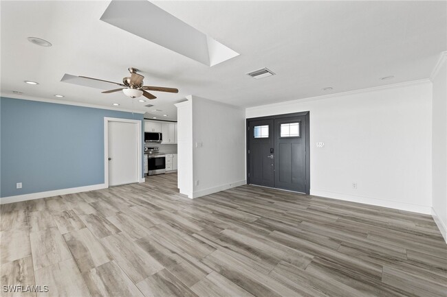 Building Photo - 107 E North Shore Ave