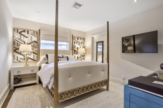 Building Photo - 835 Canary Walk