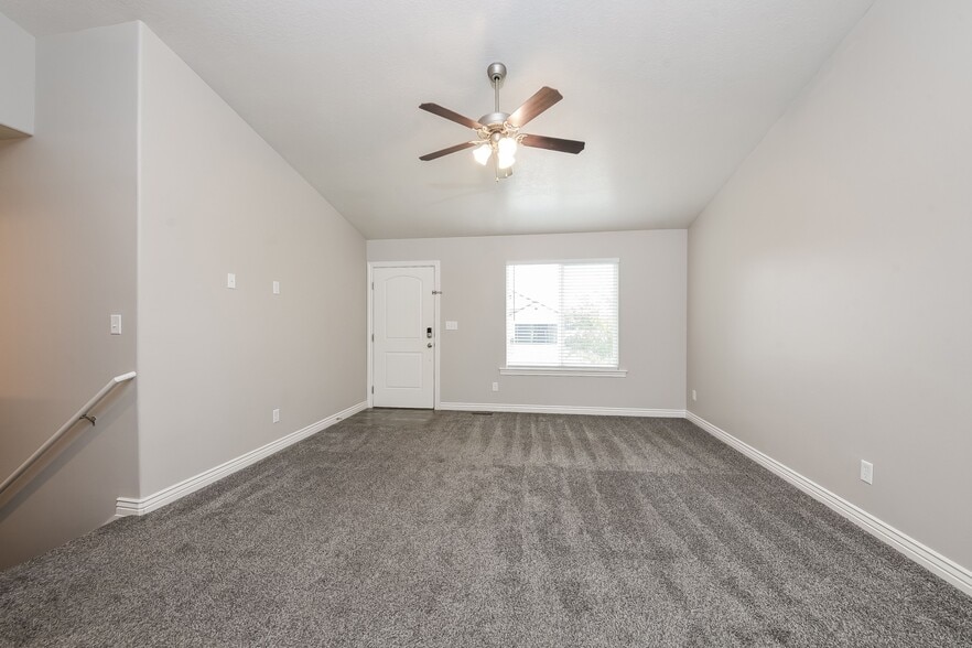 Building Photo - 2251 E Maple Dr