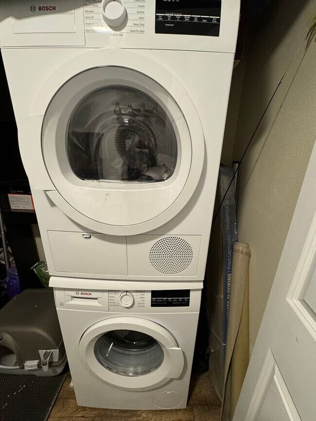 Building Photo - CLICK "REQUEST A TOUR" NOW!