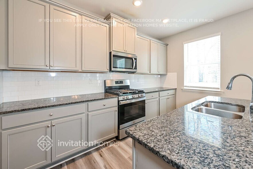 Building Photo - 4294 Woodsley Pl