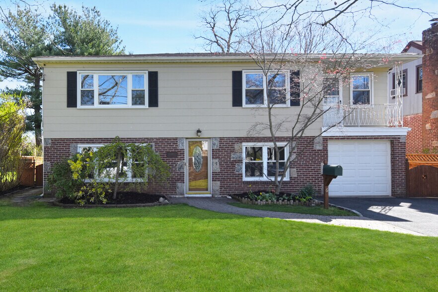 Building Photo - 6 Dunes Ln