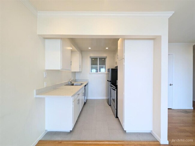 Building Photo - 60 Parkridge Dr