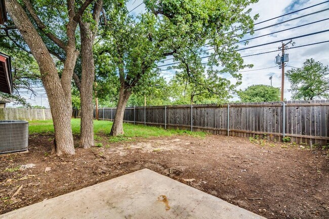 Building Photo - 1306 Glenda Dr