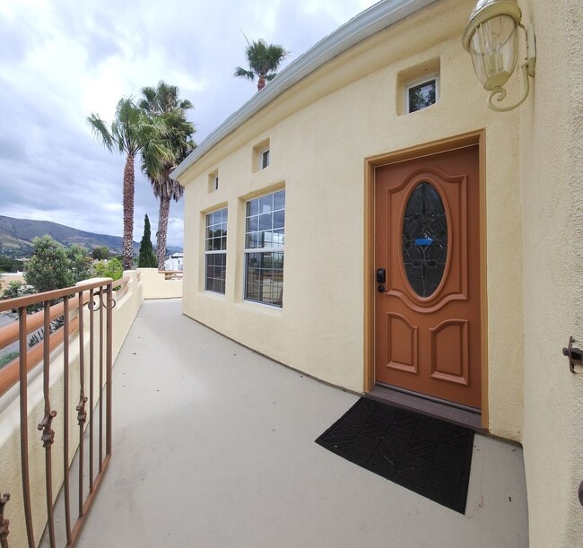 Building Photo - Contemporary Beautiful Spacious 4 bed 3 bath home