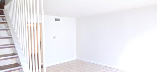Building Photo - 8811 Dawnridge Cir