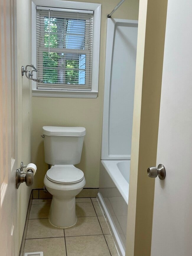 Building Photo - 406 Bryan St