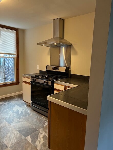 Kitchen - 75 College St