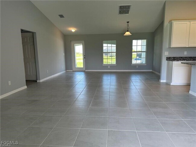 Building Photo - 3756 NE 13th Pl