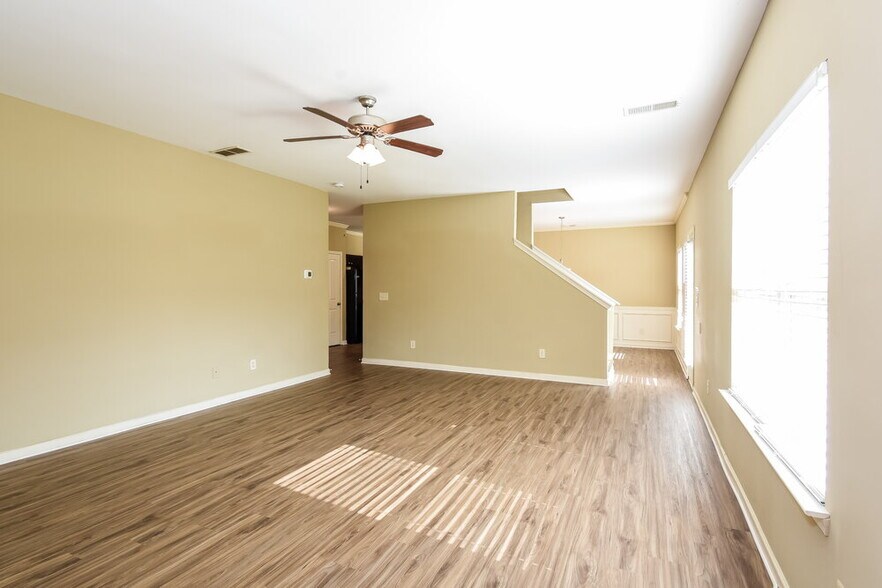 Building Photo - 173 Camellia Way