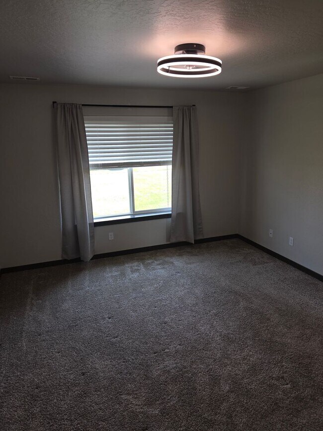 Building Photo - 3885 N Pradera Ct