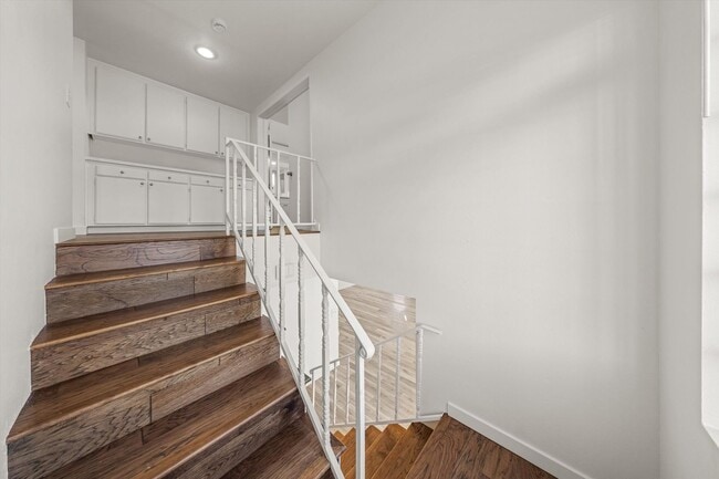 Building Photo - Large Renovated 3bed x 2.5bath Townhouse with Private Patio & 2-Car Garage