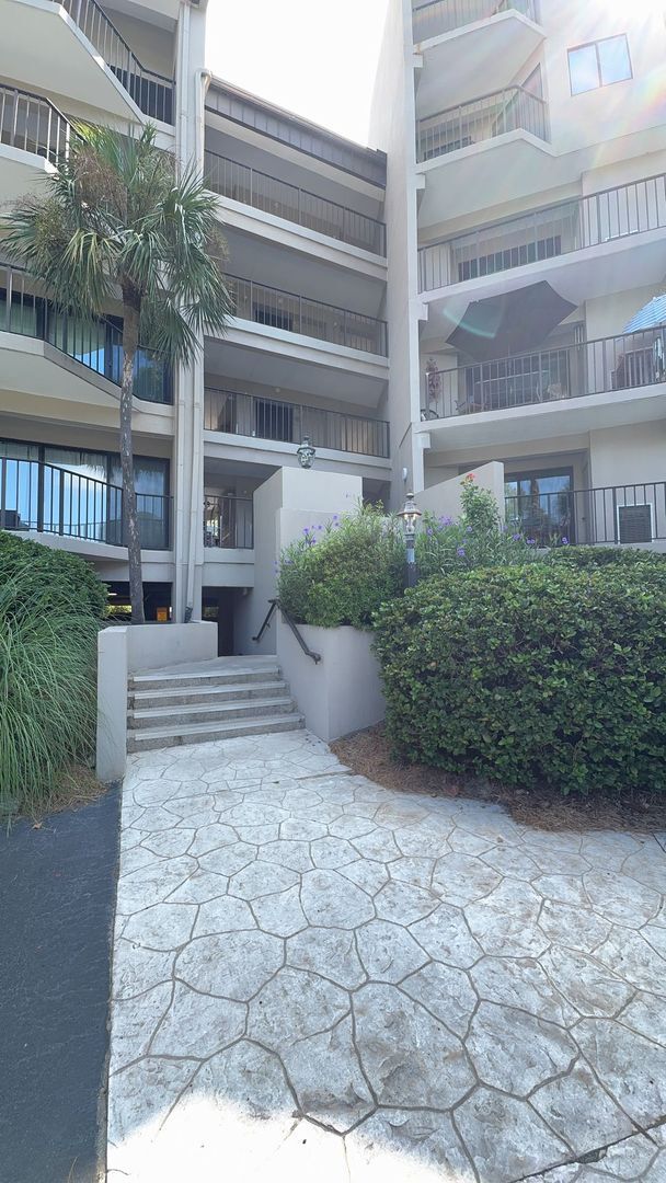 Building Photo - Forest Beach Villa - Walk to the Beach!
