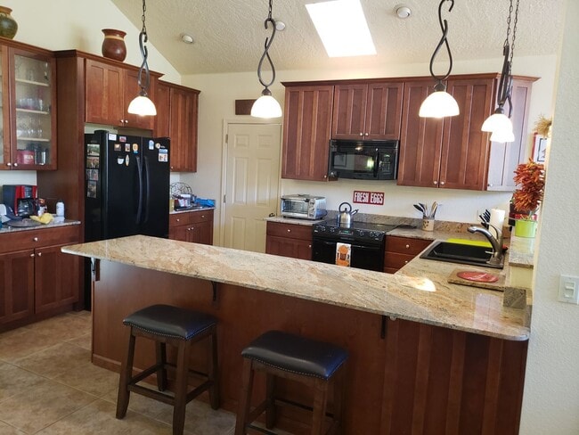 Building Photo - Gorgeous Views and a backyard oasis at this Fully Furnished Beauty!