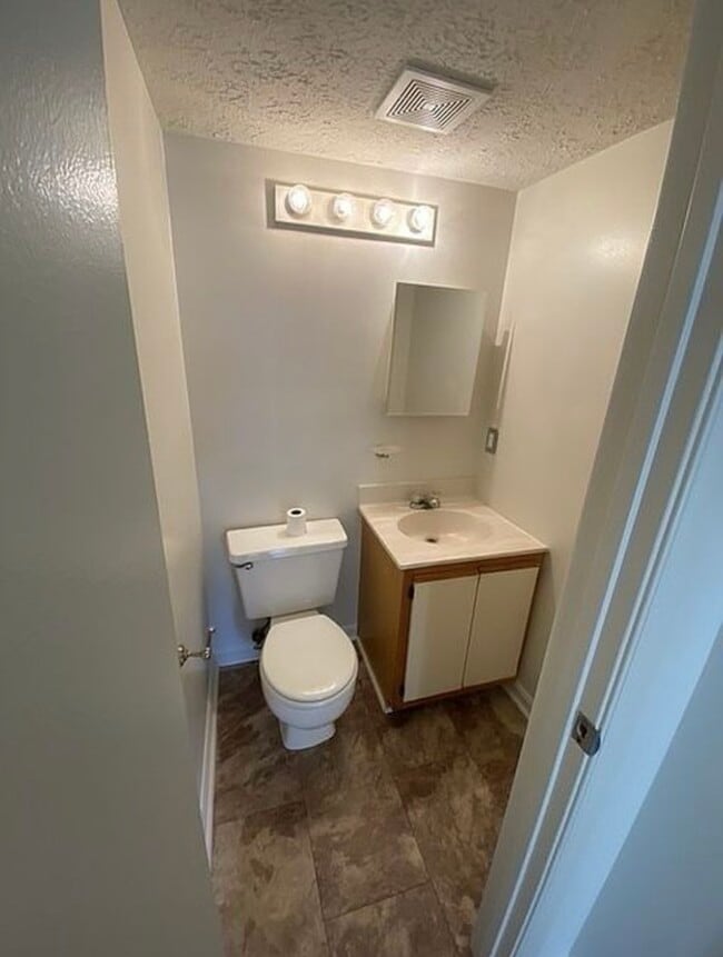 Building Photo - 46355 Columbus Dr