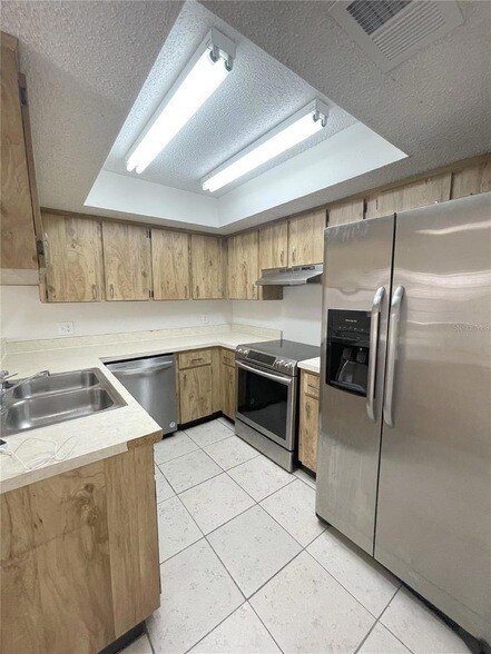 Building Photo - 3255 Bloomingdale Villas Ct