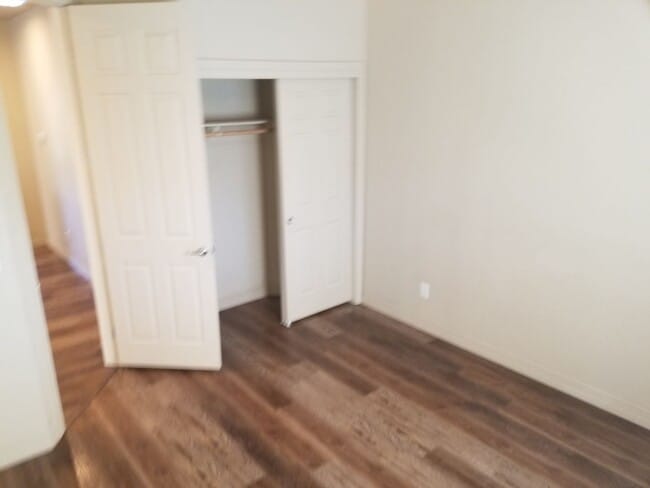 Building Photo - Beautiful, Pet Friendly, Multi-level, 2110 sqft, Luxury Townhouse w/A/C! 3 Bed, 2.5 Bath, + Loft ...