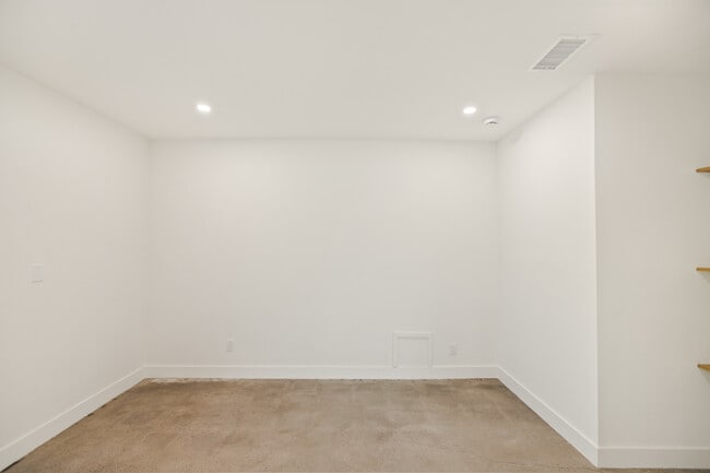 Building Photo - 8300 Sedan Ave