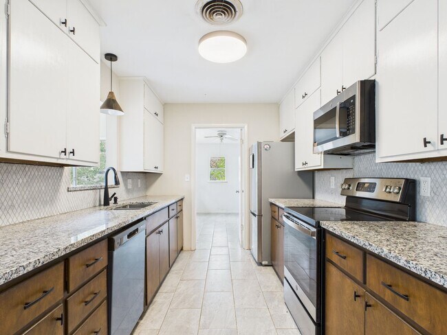 Building Photo - Established Nieghborhood