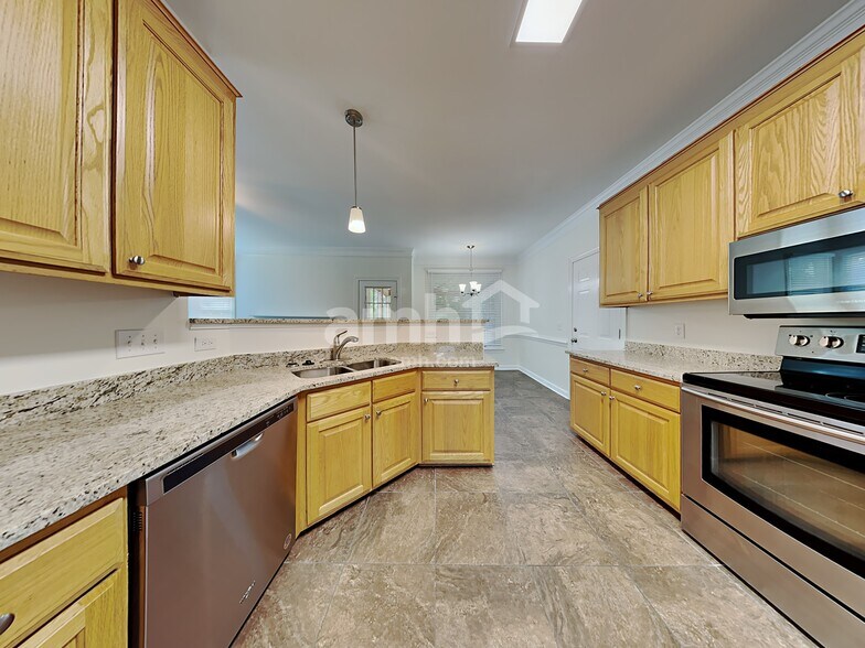 Building Photo - 135 Lonetree Dr
