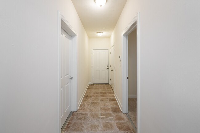 Building Photo - 915 Colley Ave
