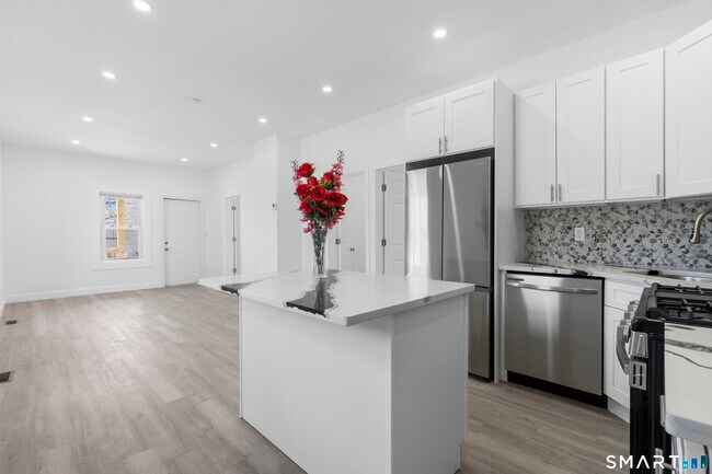 Building Photo - 93 Spring St