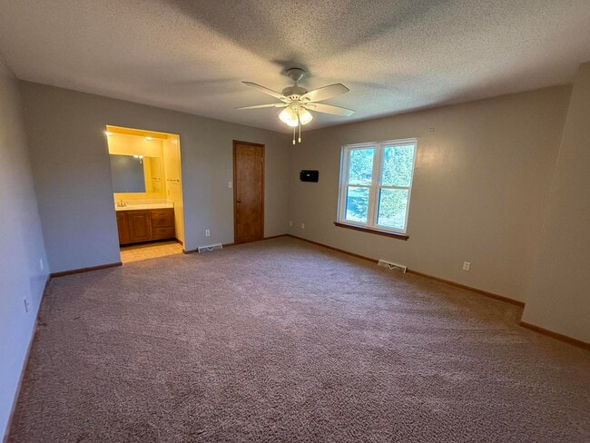 Building Photo - 2032 Waterfront Dr N