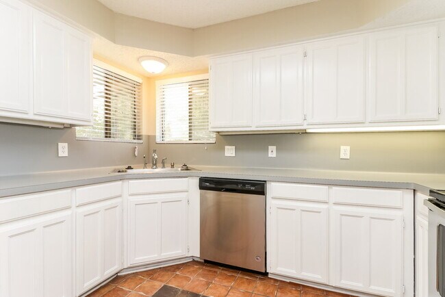 Building Photo - 6410 Running Creek Dr
