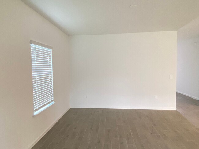 Building Photo - Large 4/3 Pioneer Ranch Rental