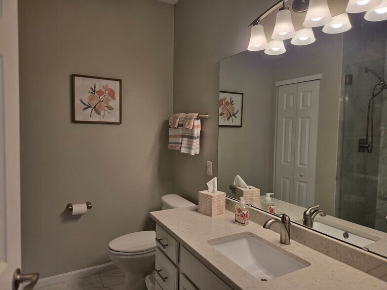 Building Photo - 809 Ledgestone Ct