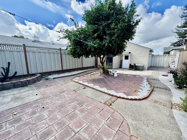 Building Photo - Remodeled 3Bed/2Bath Home in San Leandro –...